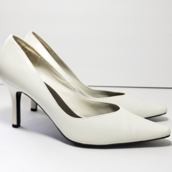 Vintage Shoes - Vtg 80's White High Heel Pumps